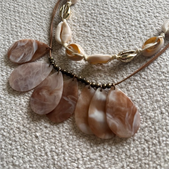 Shell Layered Statement Necklace - Picture 3 of 5